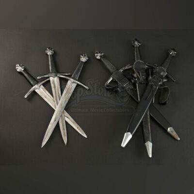 Radu's (Djimon Hounsou) Dagger Set