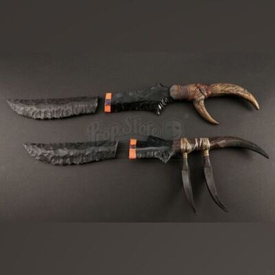 Sarikin's (Kandyse McClure) SFX Clawed Daggers