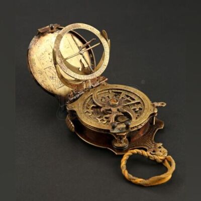 Locking Compass