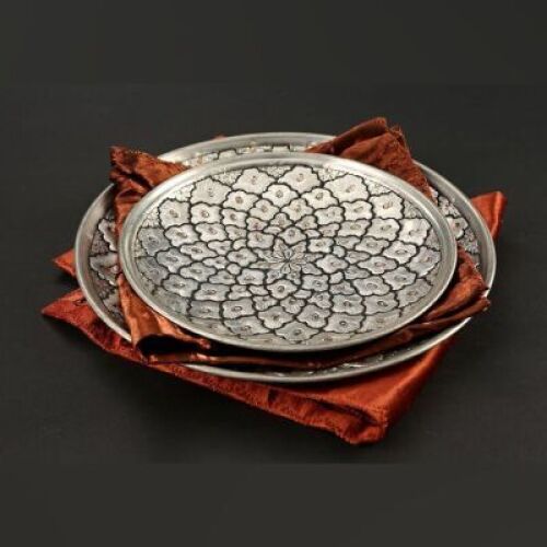 Mother Malkin's (Julianne Moore) Bloodcake Plate Set