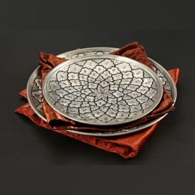 Mother Malkin's (Julianne Moore) Bloodcake Plate Set