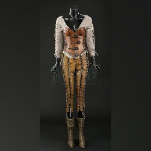 Alice's (Alicia Vikander) Final Battle Costume