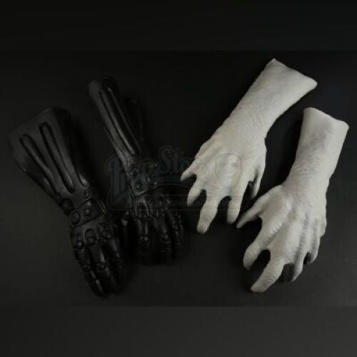 MEN IN BLACK 3 (2012) - Two Pairs of Alien Hands