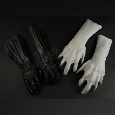 MEN IN BLACK 3 (2012) - Two Pairs of Alien Hands