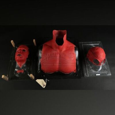 HELLBOY (2004) - Hellboy (Ron Pearlman) Appliances &Atilde;&sbquo; with Stunt Faces