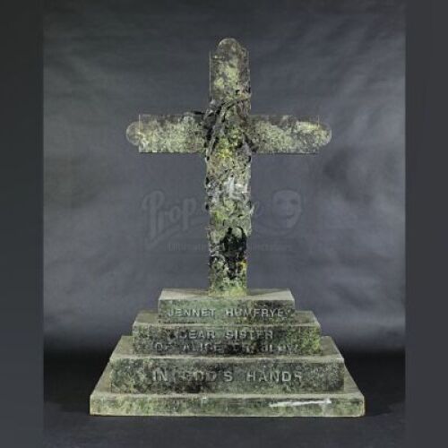 THE WOMAN IN BLACK - Jennet Humfrye's (Liz White) Gravestone