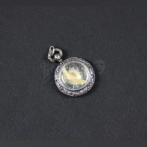THE WOMAN IN BLACK - Arthur Kipps' (Daniel Radcliffe) Hair Locket