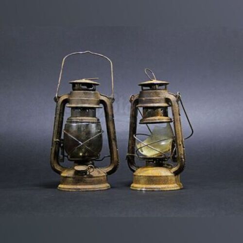 THE WOMAN IN BLACK 2: ANGEL OF DEATH - Set of 2 Hurricane Lamps