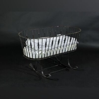 THE WOMAN IN BLACK 2: ANGEL OF DEATH - Black Baby Crib with Dressing