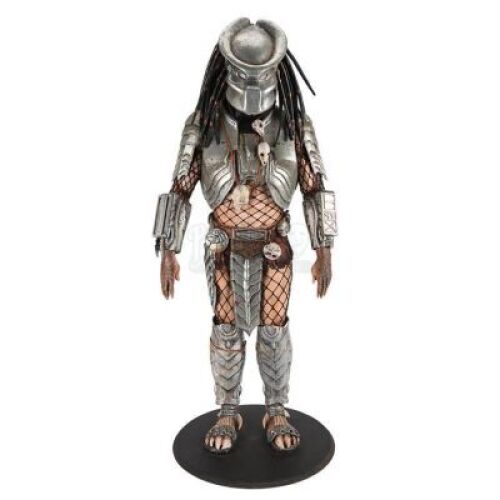 Lot #39 - AVP: ALIEN VS. PREDATOR (2004) - Predator Miniature