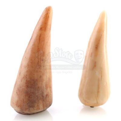 Lot #466 - LOST WORLD: JURASSIC PARK (1997)/JURASSIC PARK III (2001) - Pair of Tyrannosaurus Rex Teeth