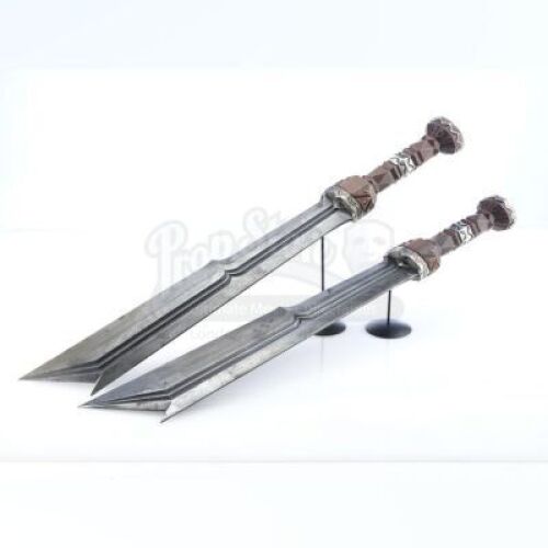 Lot #496 - THE HOBBIT: AN UNEXPECTED JOURNEY (2012) - The Swords of Fili (Dean O'Gorman)