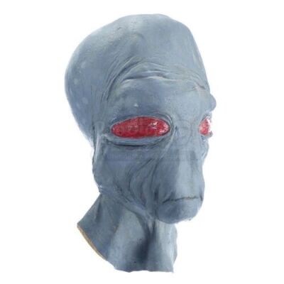 Lot #718 - STAR WARS: A NEW HOPE (1977) - Duros Cantina Alien Head Replica Casting