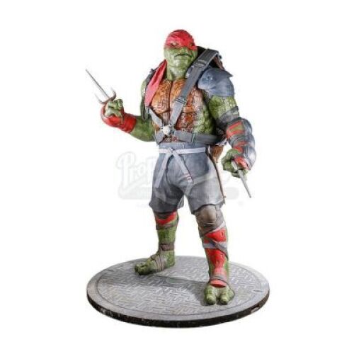 Lot #830 - TEENAGE MUTANT NINJA TURTLES: OUT OF THE SHADOWS (2016) - Life-Size Raphael Statue