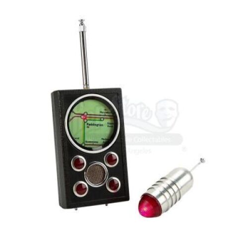 Lot #66 - AUSTIN POWERS: THE SPY WHO SHAGGED ME (1999) - Fat Bastard's (Mike Myers) Light-up Tracker and Remote Control