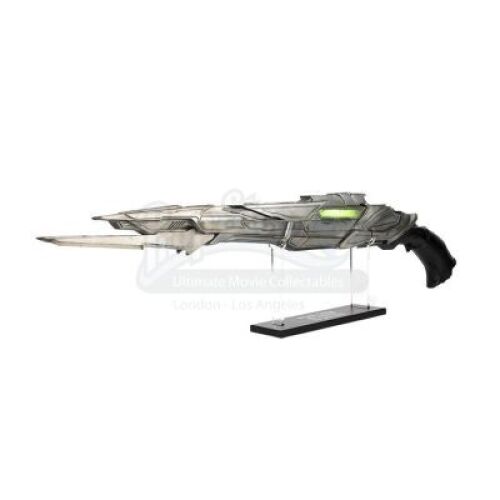 Lot #680 - STAR TREK: INTO DARKNESS (2013) - Light-Up Stunt Klingon Disruptor Rifle