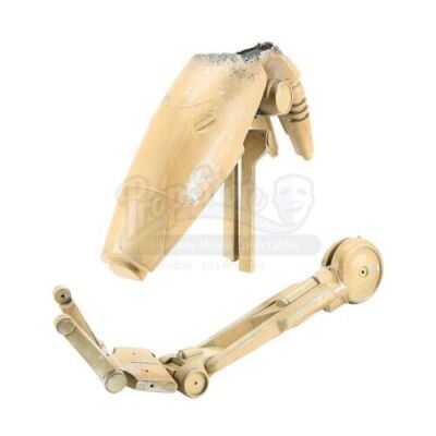 Lot #686 - STAR WARS: THE PHANTOM MENACE (1999) - Battle Droid Head and Arm