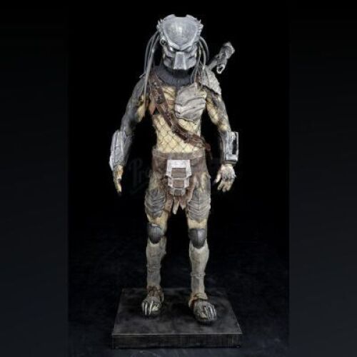 Lot #41 - AVPR: ALIENS VS. PREDATOR: REQUIEM (2007) - Wolf (Ian Whyte) Predator Costume Display