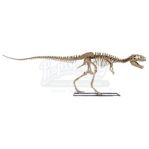 Lot #474 - JURASSIC WORLD: FALLEN KINGDOM (2018) - Diorama Room 23-foot Teratophoneus Skeleton