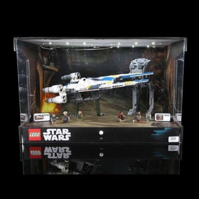 Lot # 551 - U-Wing Shop Display