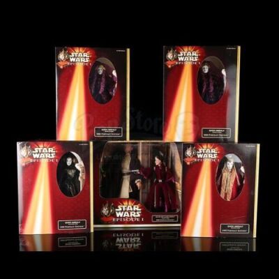 Lot # 562 - Queen Amidala Large Size Action Figures
