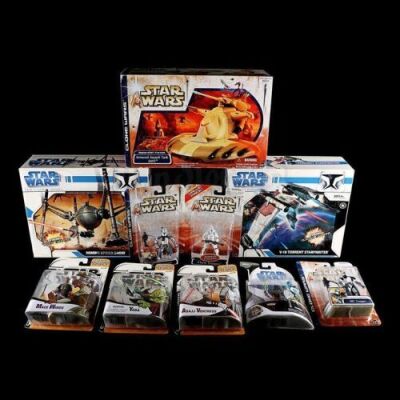 Lot # 566 - Clone Wars Vehicles & Action Figures