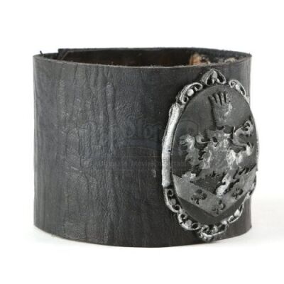 Stunt Cullen Crest Cuff