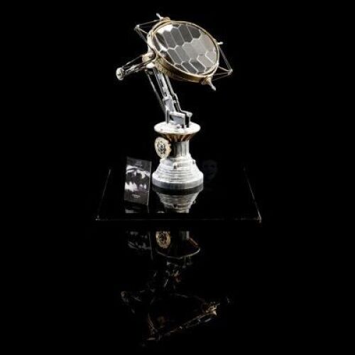 BATMAN RETURNS (1992) - Model Miniature Wayne Manor Bat Signal Mirror Crew Gift