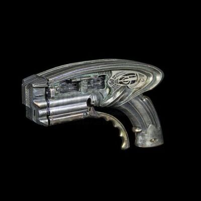 THE CHRONICLES OF RIDDICK (2004) - Hero Necromonger Light-Up Pistol