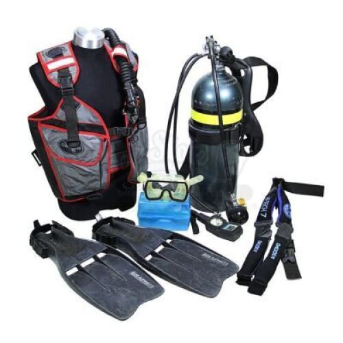 JAMES BOND: LICENCE TO KILL (1989) - James Bond's (Timothy Dalton) Scuba Equipment