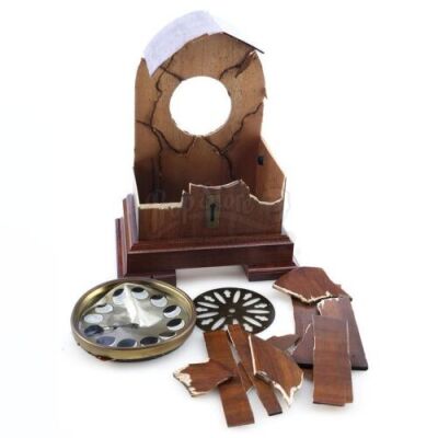 Lot # 25: THE HOUSE WITH A CLOCK IN ITS WALLS - Isaac Izard's (Kyle MacLachlan) Broken Clock in the Wall