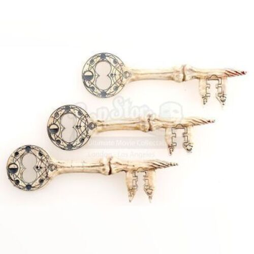 Lot # 41: THE HOUSE WITH A CLOCK IN ITS WALLS - Three Bone Keys