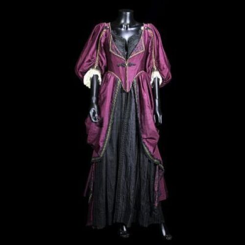 PIRATES OF THE CARIBBEAN: THE CURSE OF THE BLACK PEARL (2003) - Elizabeth Swann's (Keira Knightley) Purple 'Plank' Dress