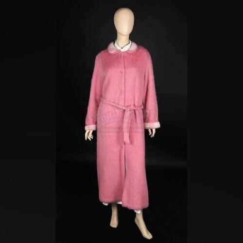 THE QUEEN (2006) - The Queen's (Helen Mirren) Nightwear
