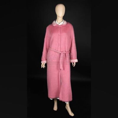 THE QUEEN (2006) - The Queen's (Helen Mirren) Nightwear
