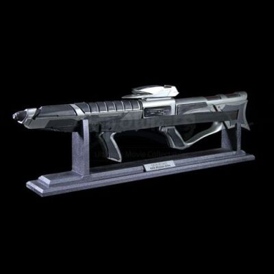 STAR TREK: FIRST CONTACT (1996) - Hero Light-Up EVA Phaser Rifle