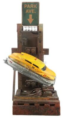 Lot #245 - FIFTH ELEMENT, THE (1997) - Flying Cab Model Miniature