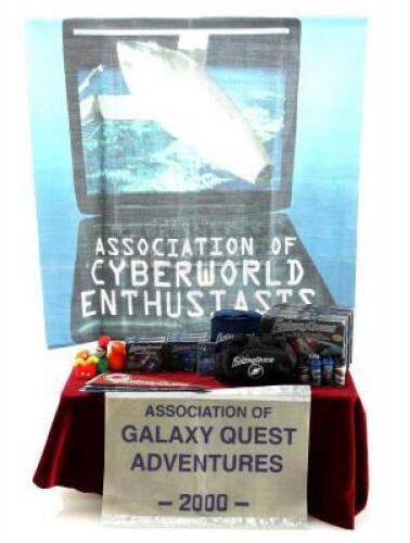 Lot #265 - GALAXY QUEST (1999) - Set of Miniature Convention Display Pieces