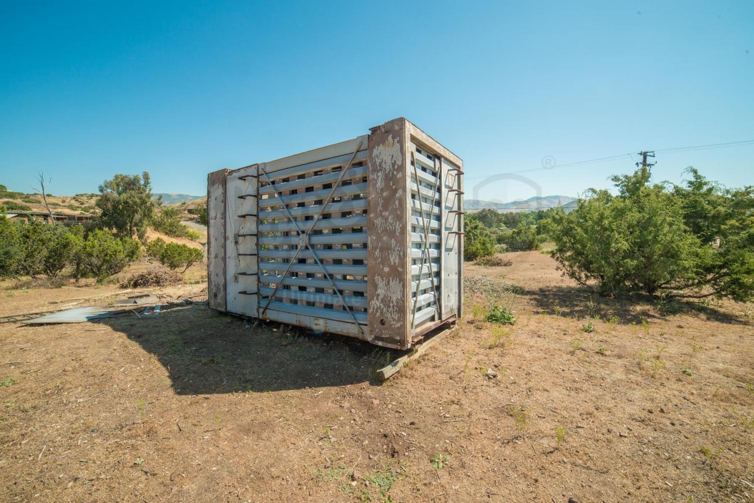 Lot 428 Jurassic Park 1993 Full Size Velociraptor Cage Price Estimate 6000 8000 3992