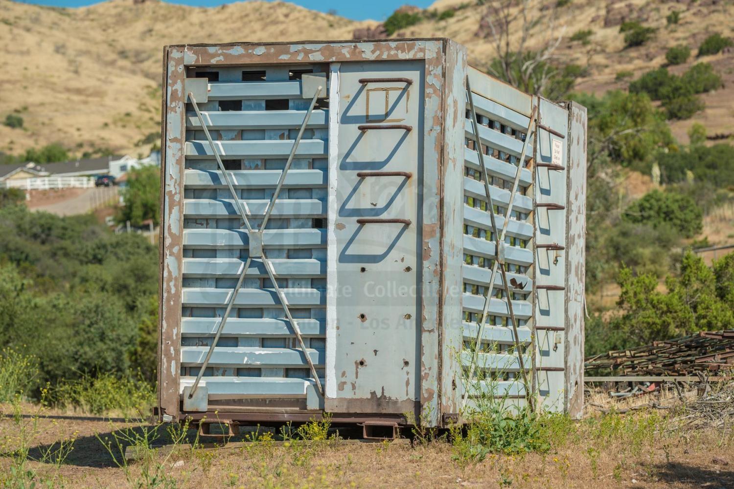 Lot 428 Jurassic Park 1993 Full Size Velociraptor Cage Price Estimate 6000 8000 3793