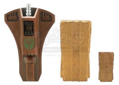 Lot #619 - STAR TREK: DEEP SPACE NINE (T.V. SERIES, 1993-1999) - Ferengi Phaser and Gold-Pressed Latinum