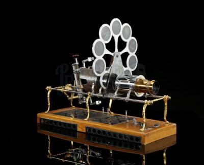Lot #843 - PETTIBONE MANUFACTURING COMPANY (LATE 1800s) - Sciopticon Magic Lantern with Revolving Discs and Transport Chest