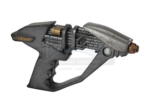 Lot #635 - STAR TREK: DEEP SPACE NINE (TV SERIES, 1993-1999) - Jem'Hadar Phaser