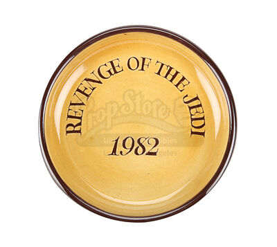 Lot #756 - STAR WARS: RETURN OF THE JEDI (1983) - Rare Chelsea Pottery Decorative Plate Crew Gift