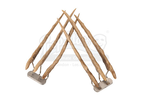 Lot #909 - X-MEN ORIGINS: WOLVERINE (2009) - Logan's (Hugh Jackman) Bone Claws
