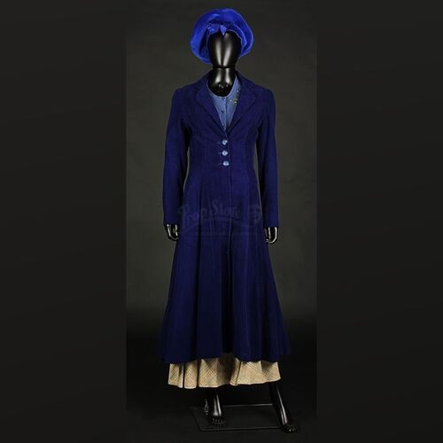 Mina Murray (Jessica De Gouw) Travelling to University Costume