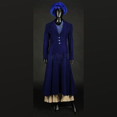 Mina Murray (Jessica De Gouw) Travelling to University Costume