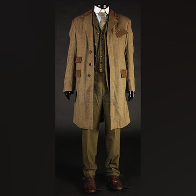 Jonathan Harker (Oliver Jackson-Cohen) Green Tweed Costume