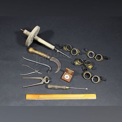 Resonator Worker's Goggles & Tool Set