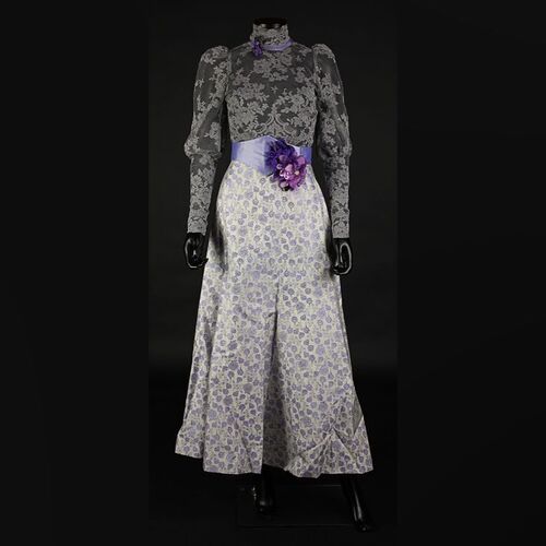 Lucy Westenra (Katie McGrath) Hospital Visiting Costume